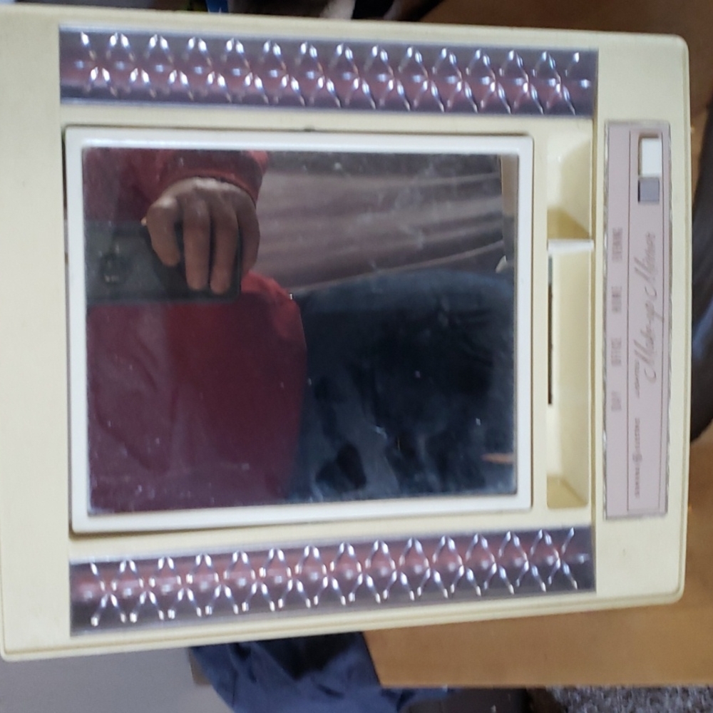 1960s-1970s General Electric Lighted Make-up Mirror